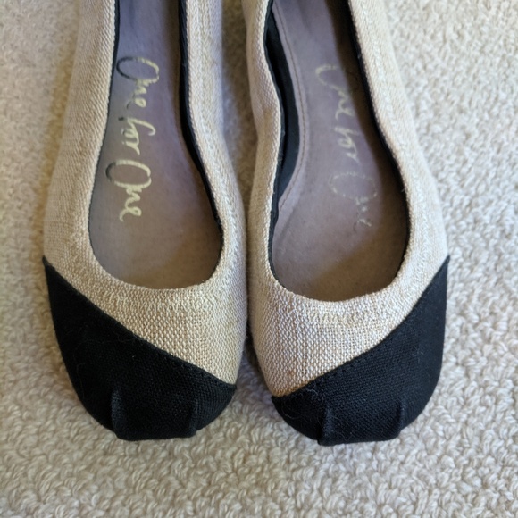 Toms Shoes - Tom's  Black and Tan Flats - 6.5